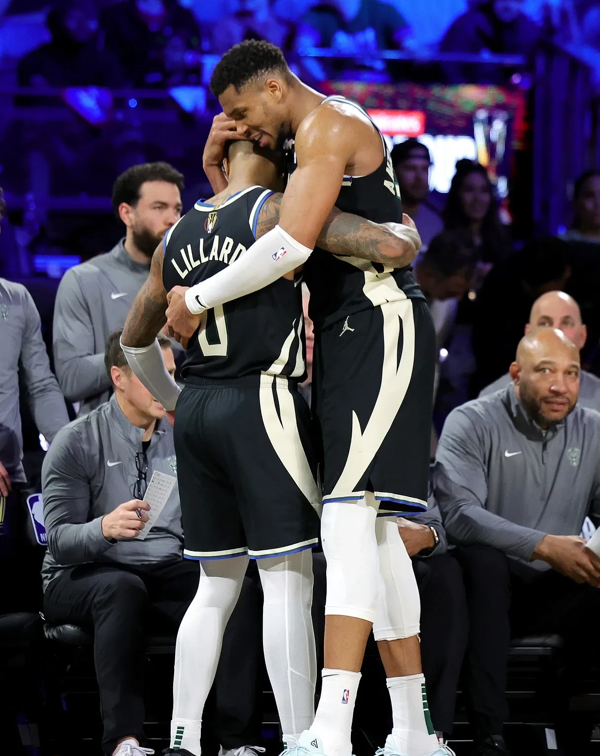 灰熊横扫天津队，字母哥扛起全队