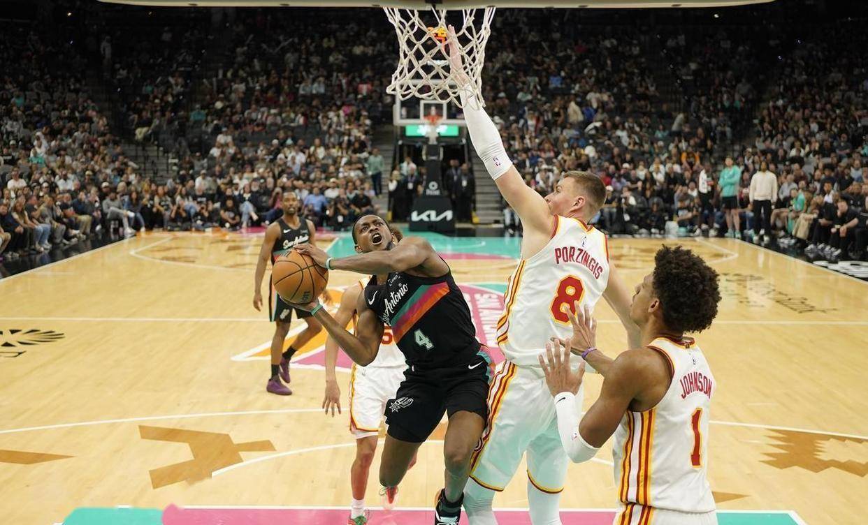 灰熊横扫天津队，字母哥扛起全队